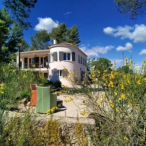La Tourelle Cosy Entre Vignoble Aixois Et Luberon Maison d'hôtes